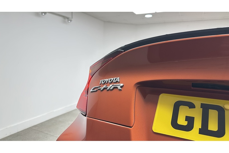 Toyota C-HR VVT-h Orange Edition - U1977