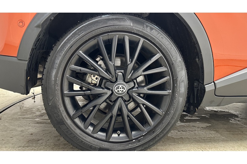 Toyota C-HR VVT-h Orange Edition - U1977