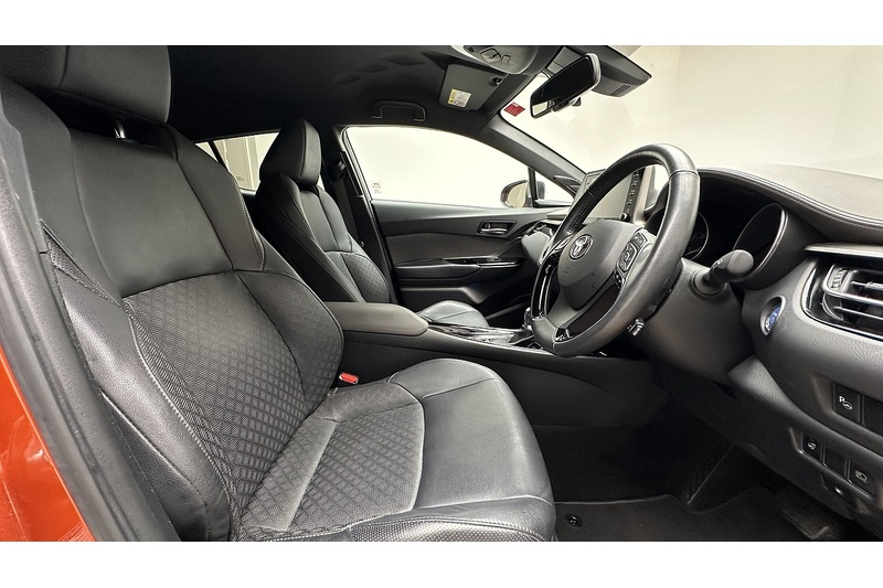 Toyota C-HR VVT-h Orange Edition - U1977