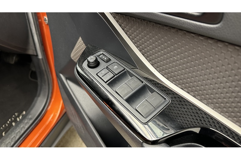 Toyota C-HR VVT-h Orange Edition - U1977