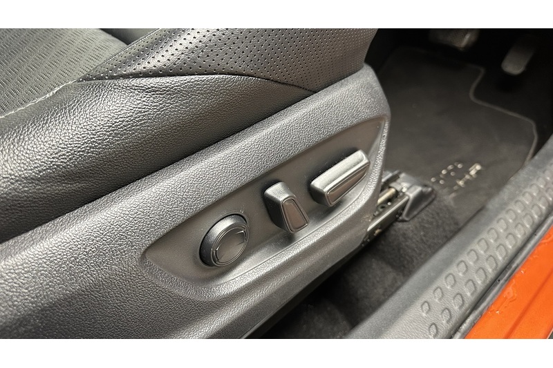 Toyota C-HR VVT-h Orange Edition - U1977