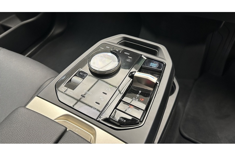 BMW iX 50 M Sport Edition - U2016