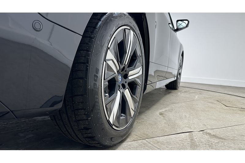 BMW iX 40 M Sport Edition - U2074