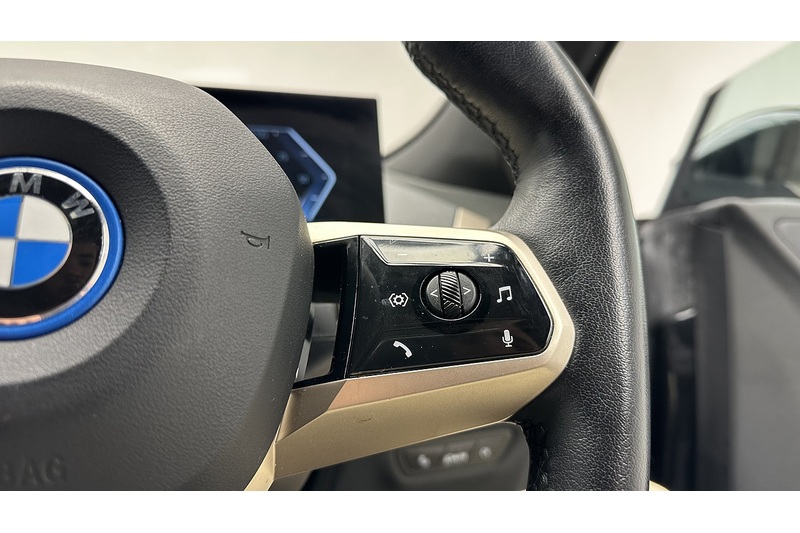 BMW iX 40 M Sport Edition - U2074