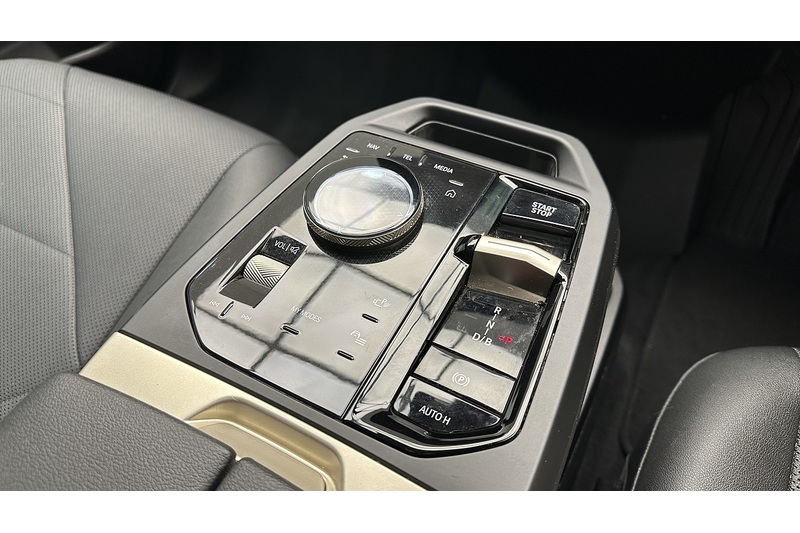 BMW iX 40 M Sport Edition - U2074