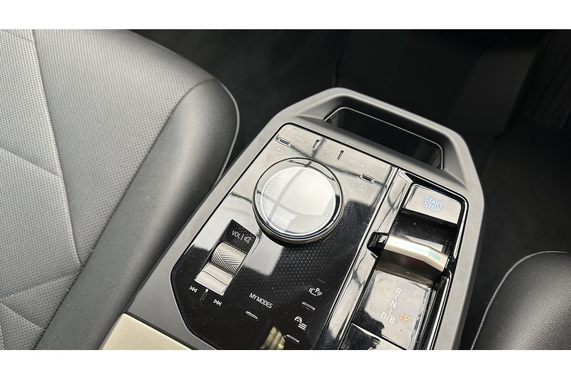 BMW iX 40 M Sport Edition - U2074