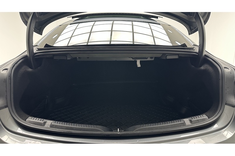 Mercedes-Benz E Class E300 AMG Line - U2094