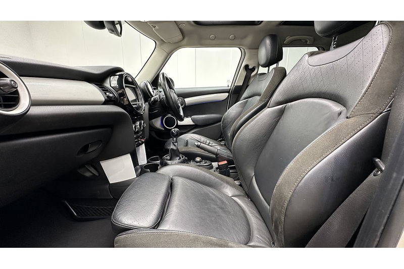 MINI Hatch Cooper SD - U2104