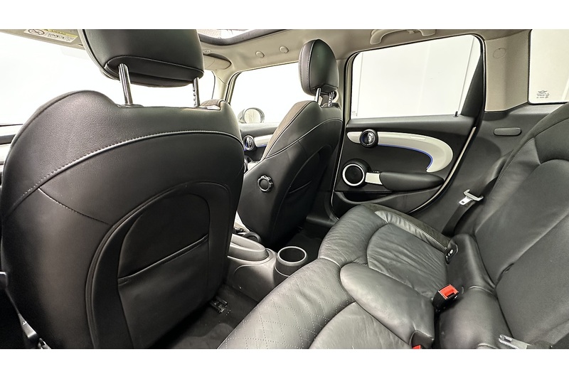 MINI Hatch Cooper SD - U2104