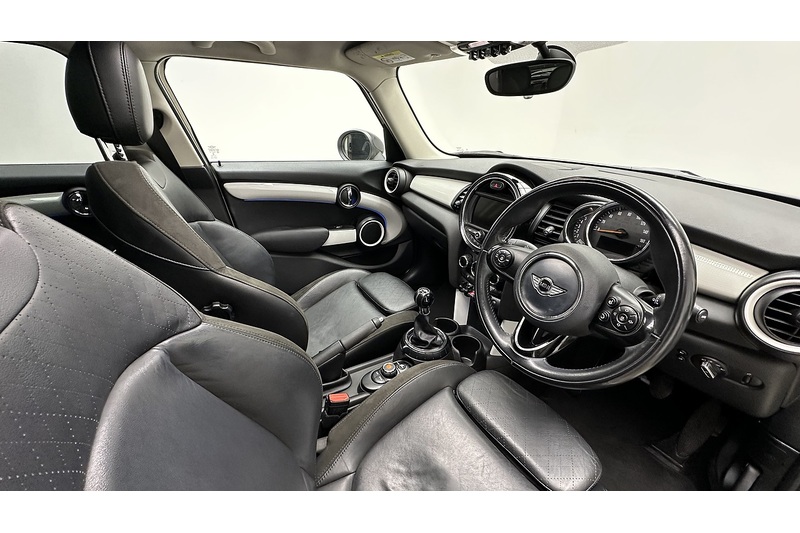 MINI Hatch Cooper SD - U2104