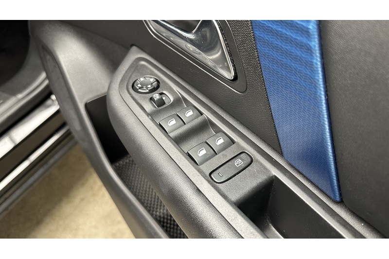 Citroen e-C4 Shine Plus - U2125