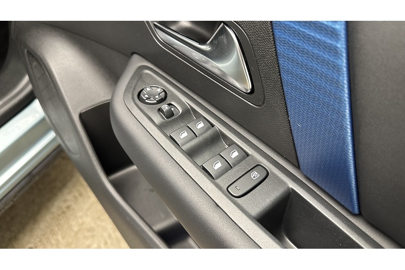 Citroen e-C4 Shine Plus - U2127