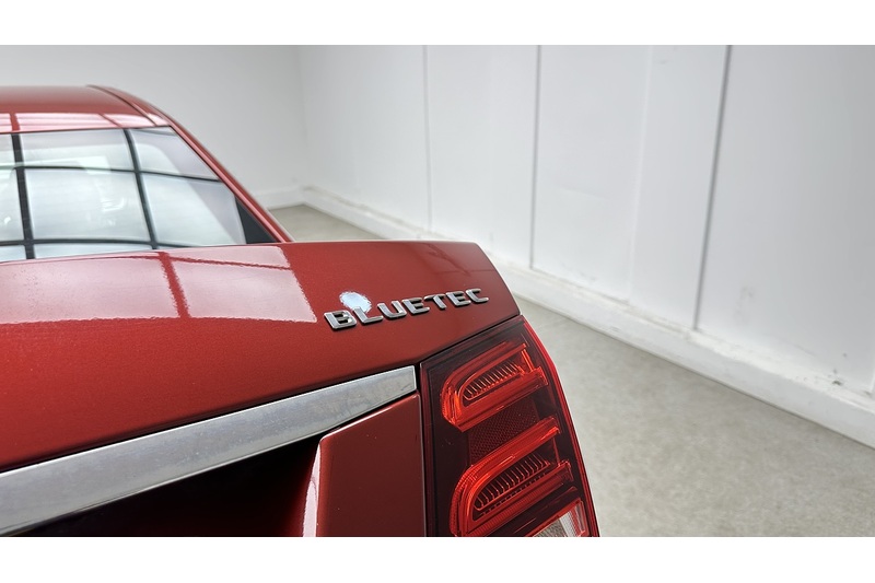 Mercedes-Benz E Class E220 BlueTEC AMG Night Edition - U2140