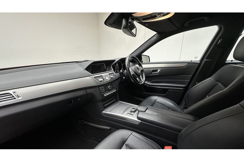 Mercedes-Benz E Class E220 BlueTEC AMG Night Edition - U2140