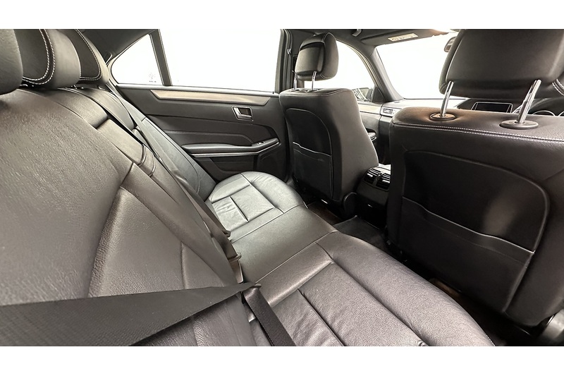 Mercedes-Benz E Class E220 BlueTEC AMG Night Edition - U2140