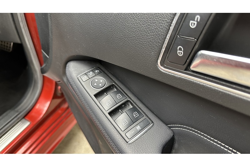 Mercedes-Benz E Class E220 BlueTEC AMG Night Edition - U2140