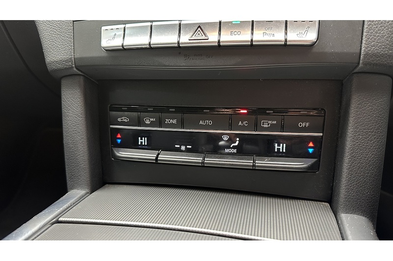 Mercedes-Benz E Class E220 BlueTEC AMG Night Edition - U2140