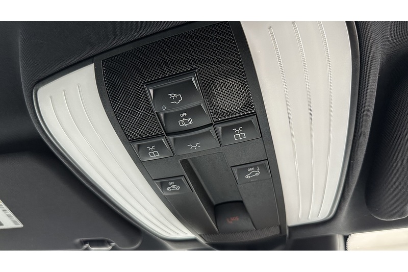 Mercedes-Benz E Class E220 BlueTEC AMG Night Edition - U2140