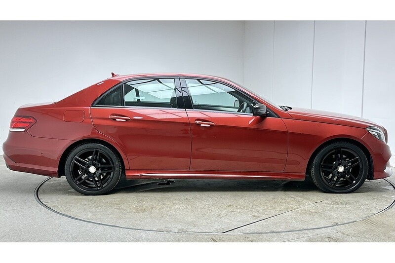 Mercedes-Benz E Class E220 BlueTEC AMG Night Edition - U2140