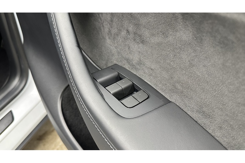 Tesla Model Y Long Range - U2156