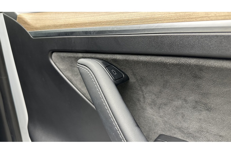 Tesla Model Y Long Range - U2156