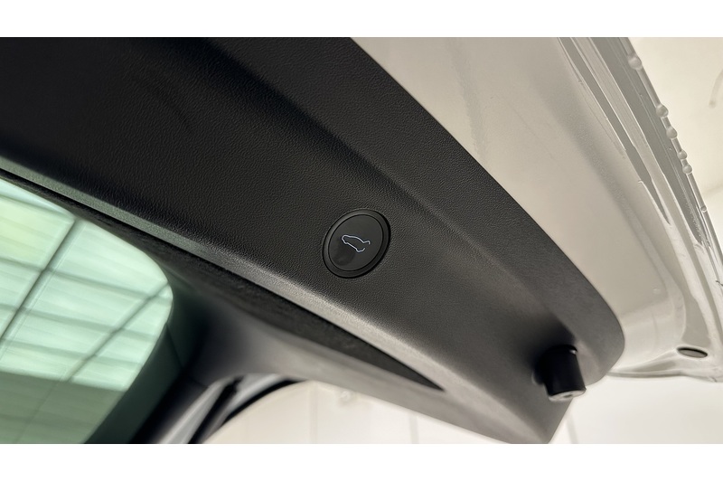 Tesla Model Y Long Range - U2156