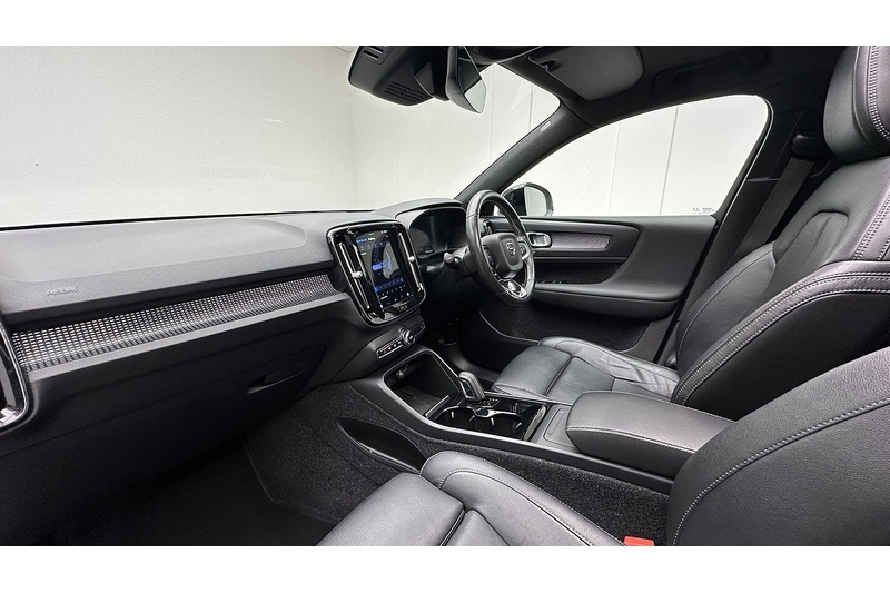 Volvo XC40 Pro - U2162