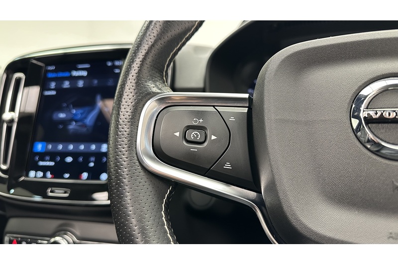 Volvo XC40 Pro - U2162