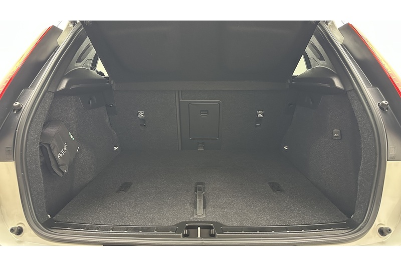 Volvo XC40 Pro - U2162