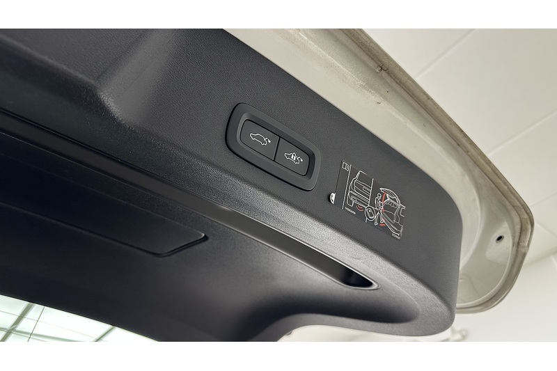 Volvo XC40 Pro - U2162