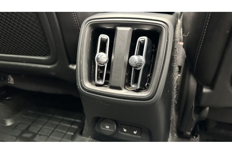 Volvo XC40 P8 First Edition - U2169