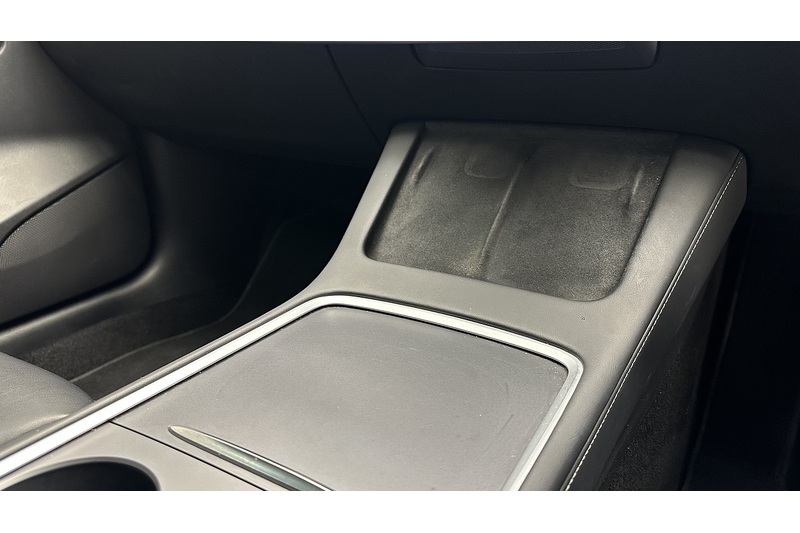 Tesla Model 3 Standard Range Plus - U2172