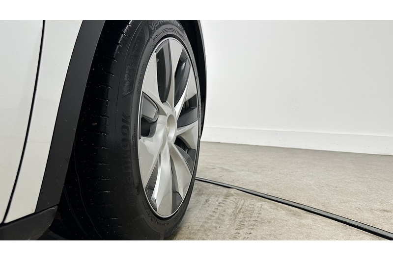 Tesla Model Y  - U2175