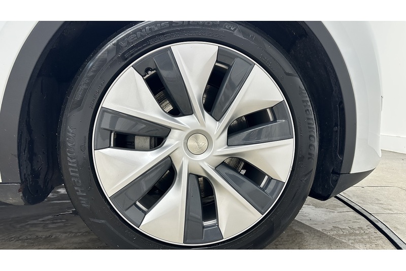 Tesla Model Y  - U2175