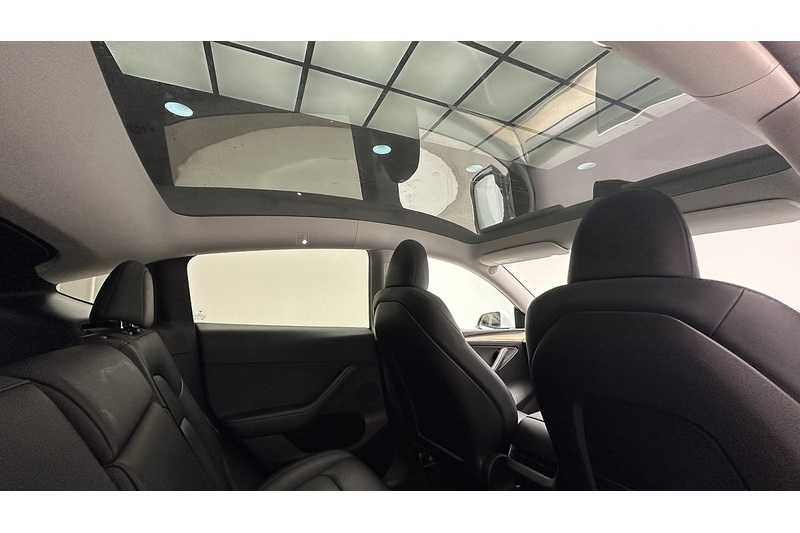 Tesla Model Y  - U2175