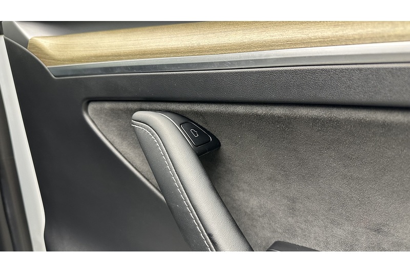 Tesla Model Y  - U2175