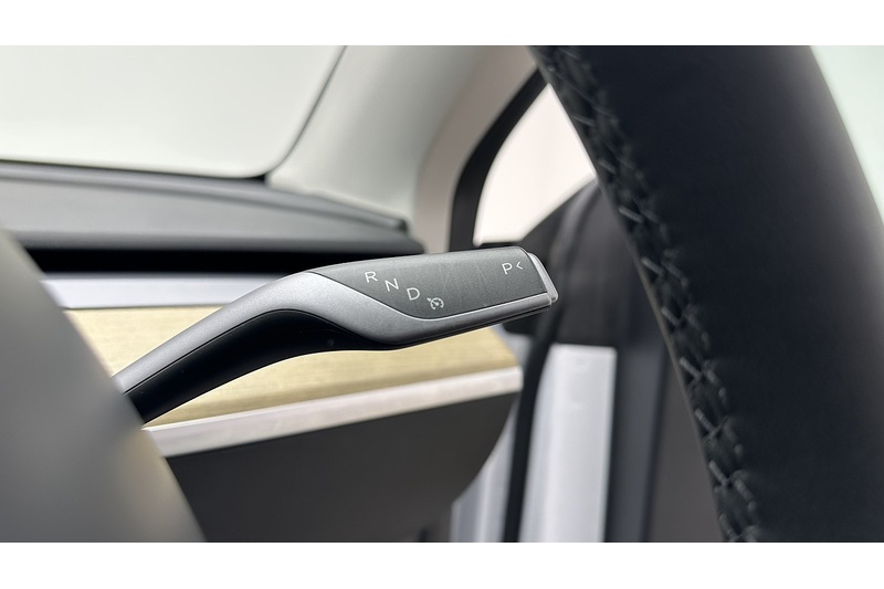 Tesla Model Y  - U2175