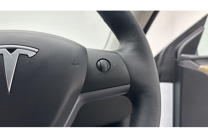 Tesla Model Y  - U2175