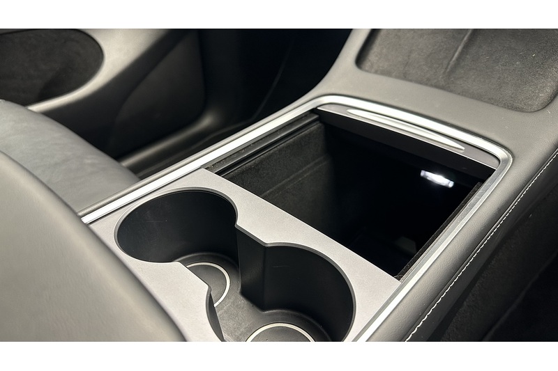 Tesla Model Y  - U2175