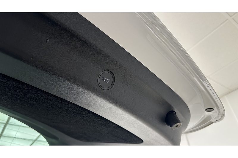 Tesla Model Y  - U2175