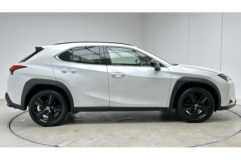Lexus UX 250h Premium Sport Edition - U2180