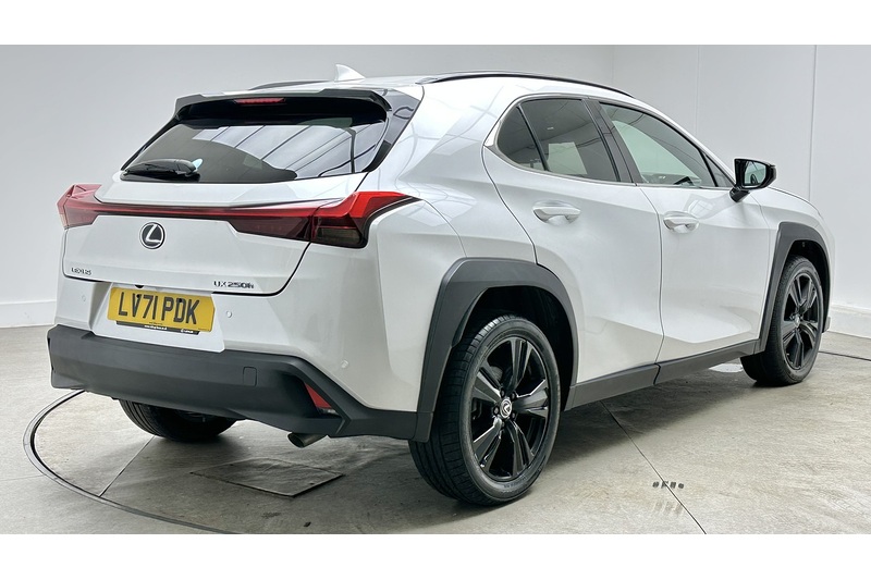 Lexus UX 250h Premium Sport Edition - U2180