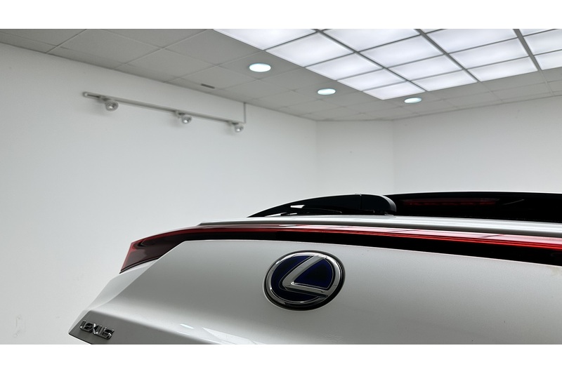 Lexus UX 250h Premium Sport Edition - U2180