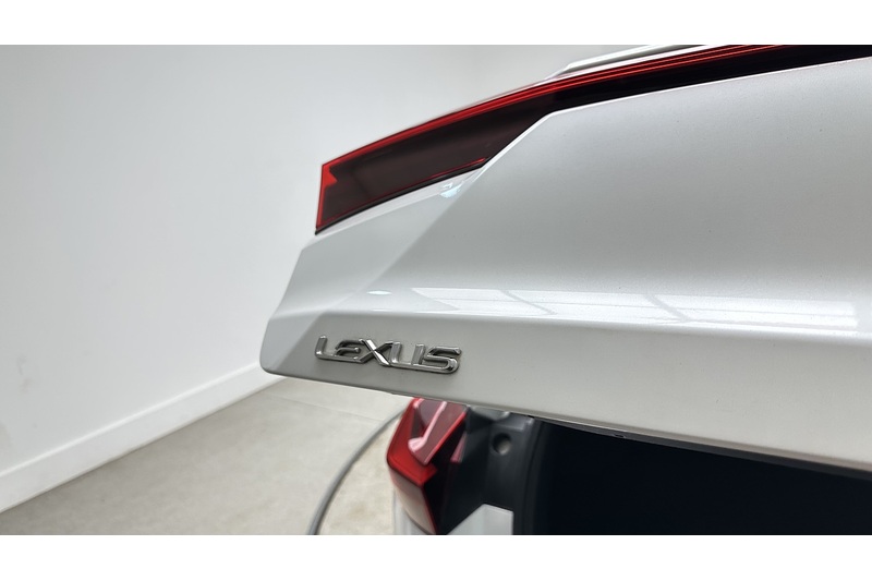 Lexus UX 250h Premium Sport Edition - U2180