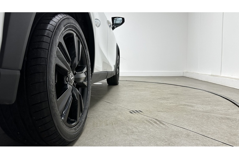Lexus UX 250h Premium Sport Edition - U2180