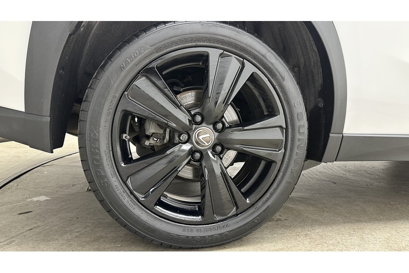 Lexus UX 250h Premium Sport Edition - U2180