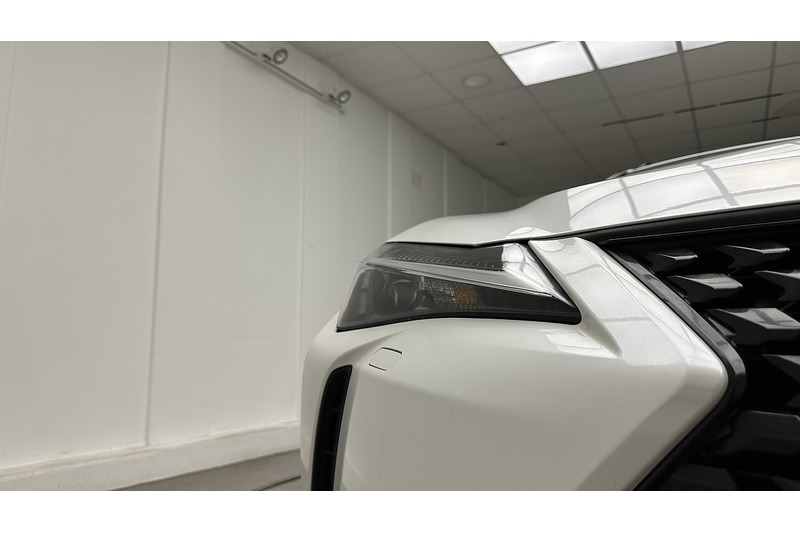 Lexus UX 250h Premium Sport Edition - U2180