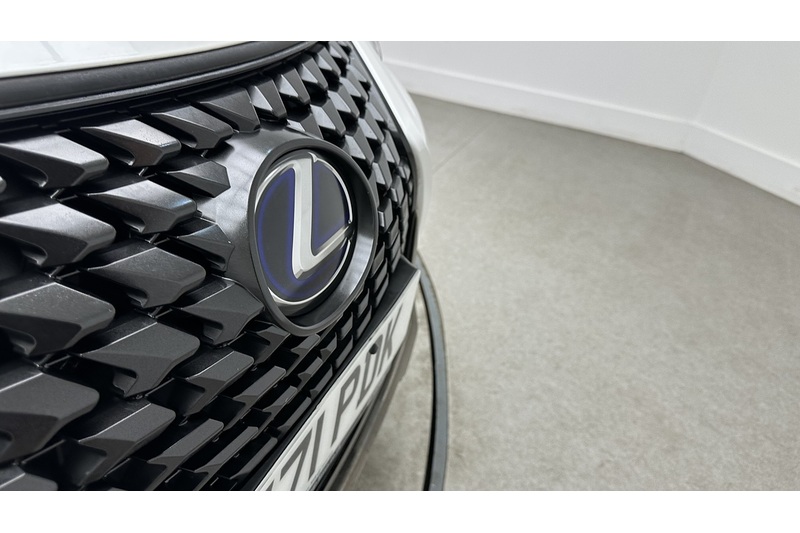 Lexus UX 250h Premium Sport Edition - U2180