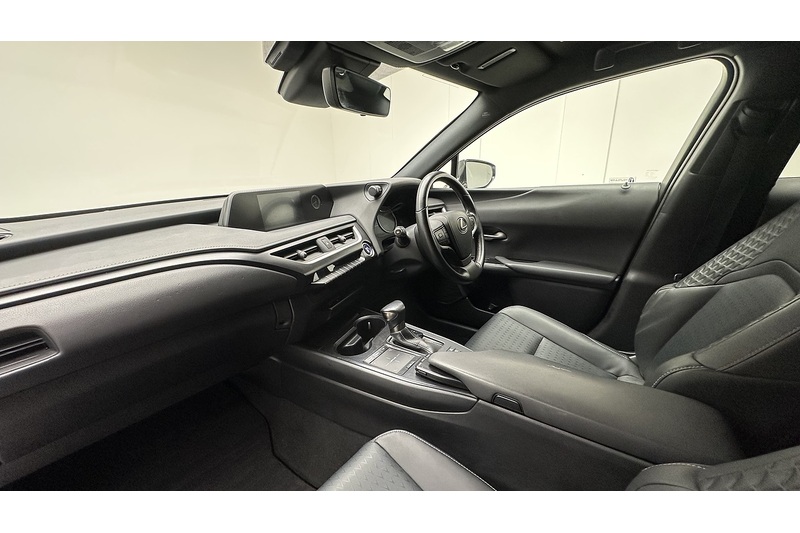 Lexus UX 250h Premium Sport Edition - U2180