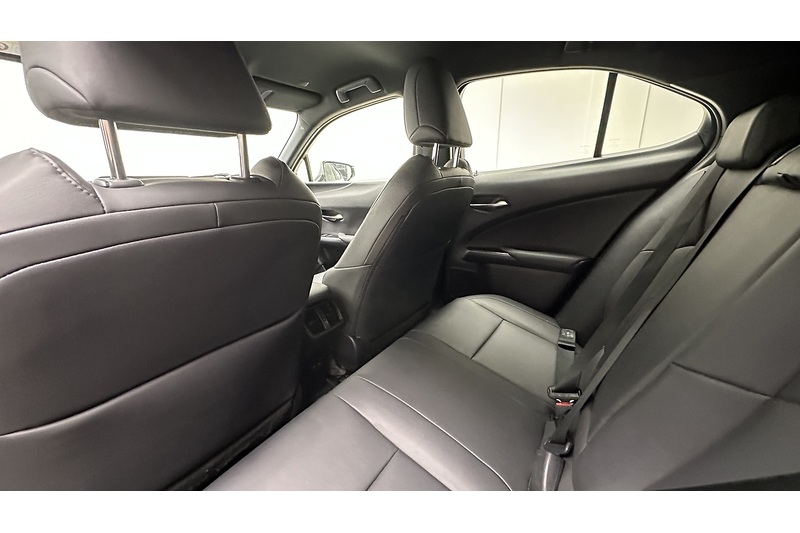 Lexus UX 250h Premium Sport Edition - U2180